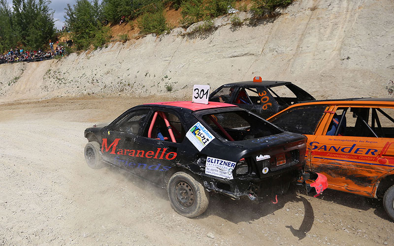  "Männertag mal anders" Marcel Sänger siegt bei Stockcar Premiere - Spanngurte und Kabelbinder verhelfen zum Sieg